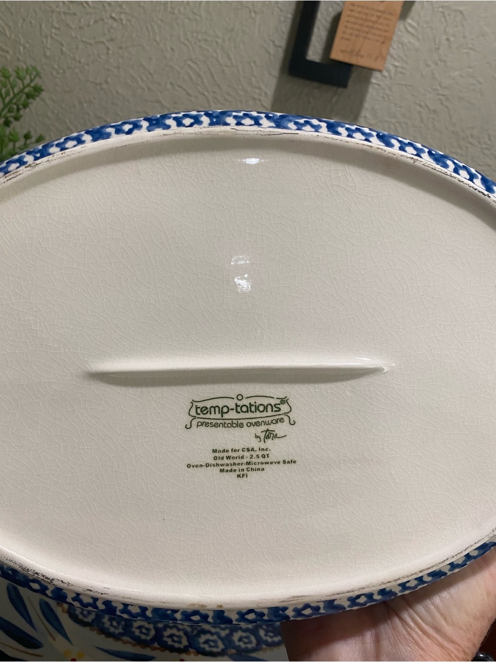Temptations by Tara, Old World Blue, 1.5 Quart Oval Casserole Dish WithWire Rack - Picture 5 of 13